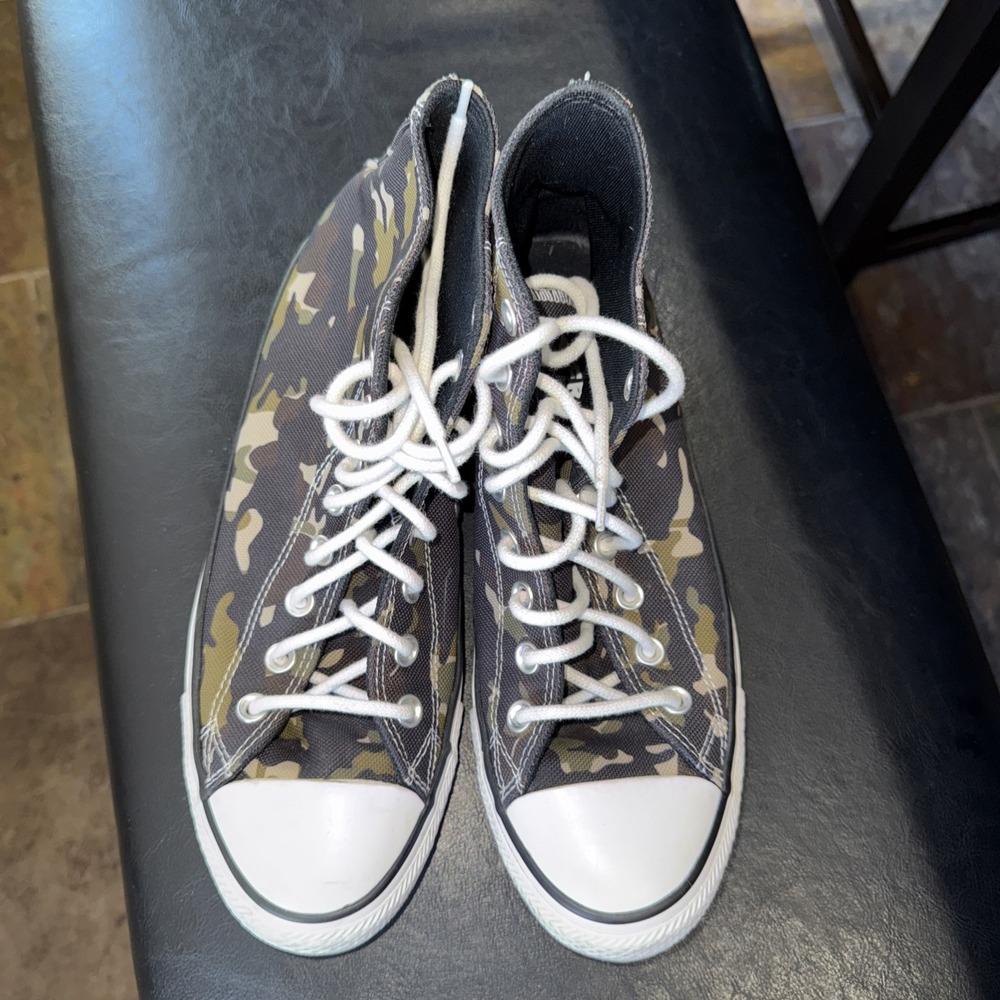 Converse High Top Sneakers In Camo Black and Green Sz 8 Men's/10 Women's